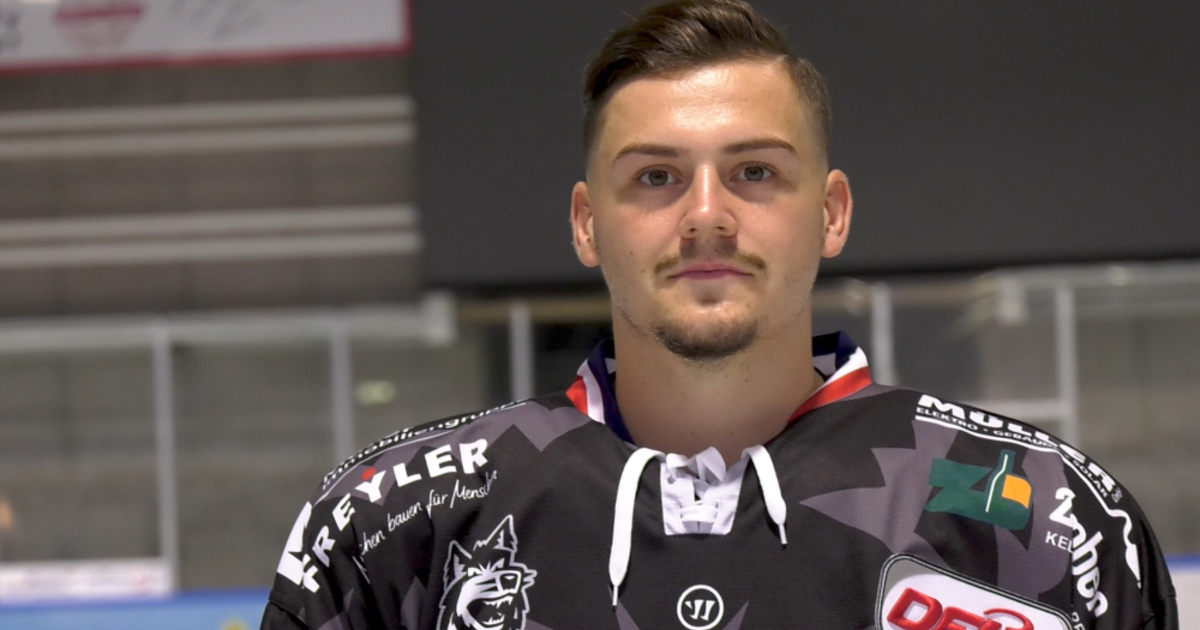 Niko Linsenmaier makes his 500th game for EHC Freiburg