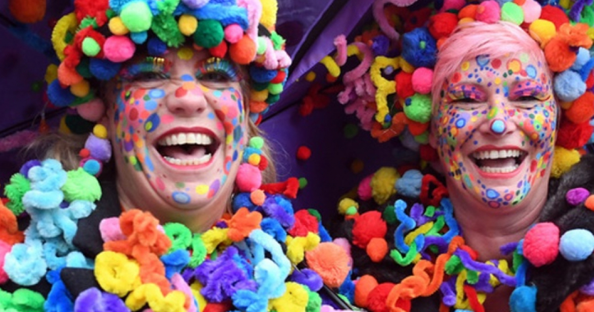 Karneval: Im Kostüm hinterm Steuer – das ist erlaubt - AUTO BILD