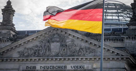 Deutschland, Reichstag, Bundestag, Flagge, Fahne, Berlin, © Kay Nietfeld - dpa (Symbolbild)